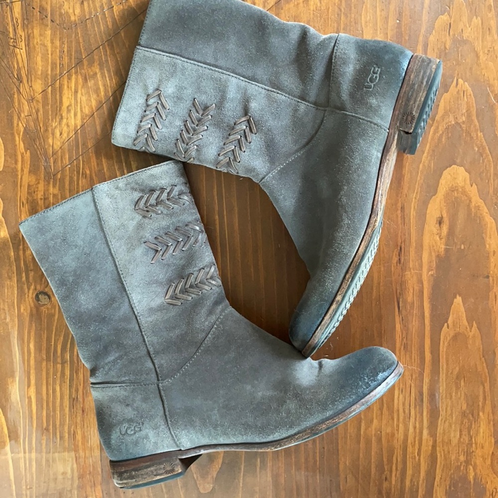 UGG  Suede Leather Short Boot, Women's size 8.5